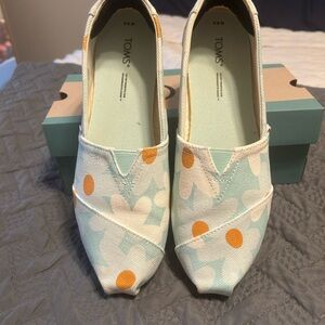 TOMS Women's Floral Canvas Shoes - Mint and Orange